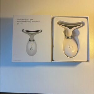 Silver and White Wrinkle Reducing Face Mask by